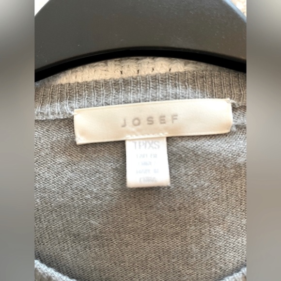 🩶Josef Viscose/Merino Wool Blend Cardigan - Picture 3 of 3